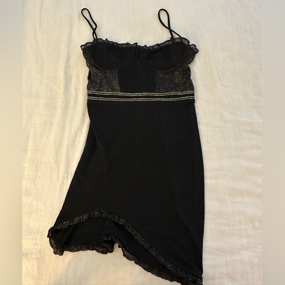 h:ours El Dorado Dress in Gold Glitter (7) - Picture 5 of 7